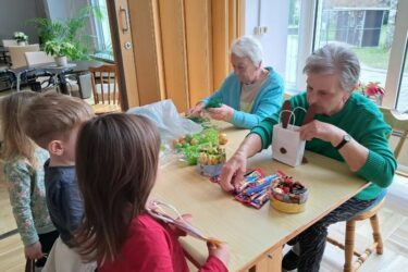 Osterbasteln mit dem Kindergarten